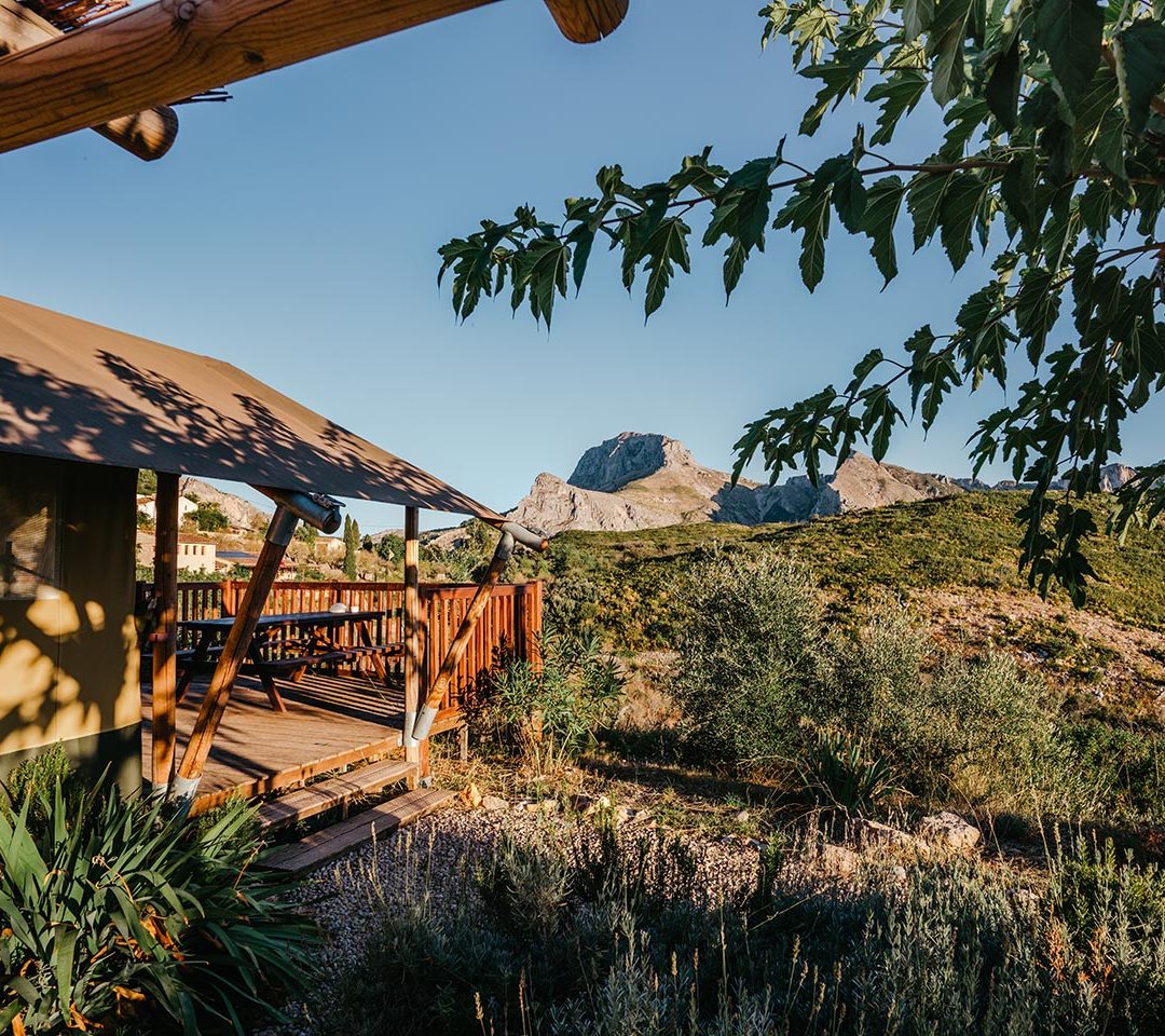 Glamping en España: Descubre la Experiencia de Lujo en una Tienda Safari en la Costa Blanca